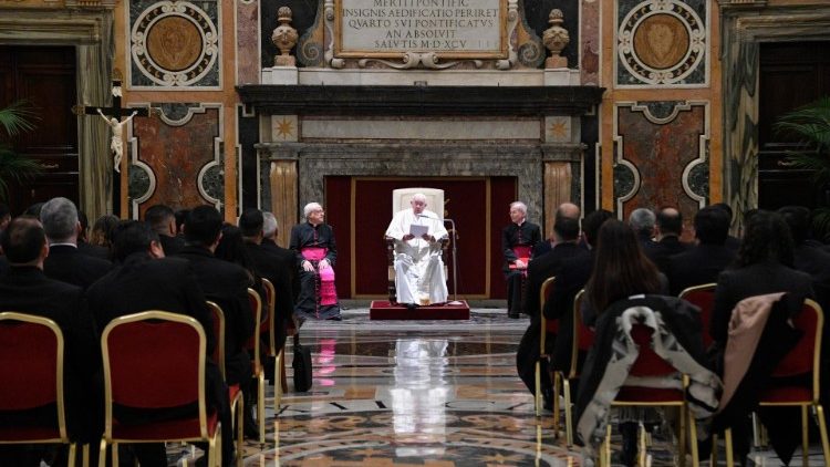 O Papa com os membros da Comunidade do Pontifício Colégio Pio Latino Americano