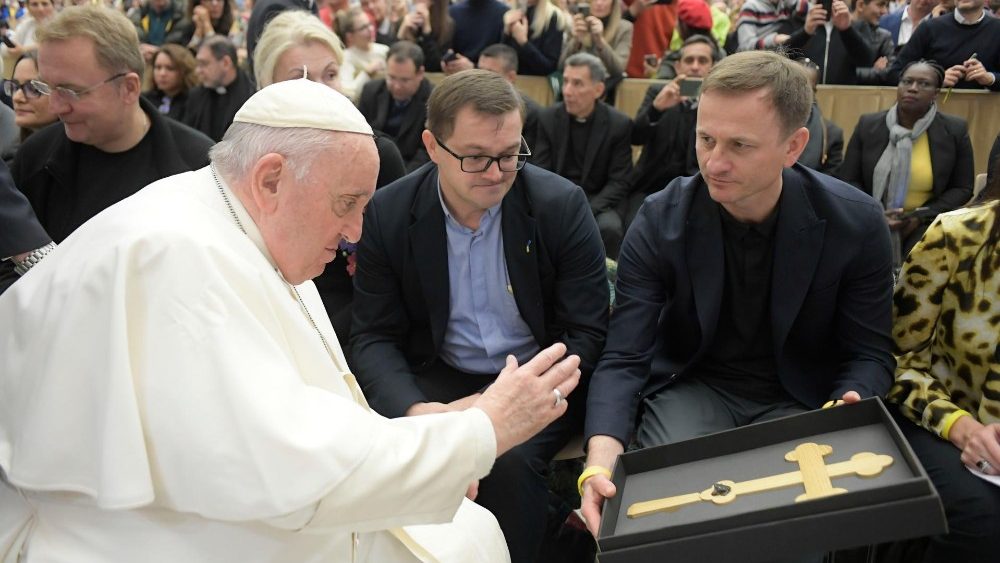 O encontro do Papa com a delegração da Ucrânia ao final da Audiência Geral