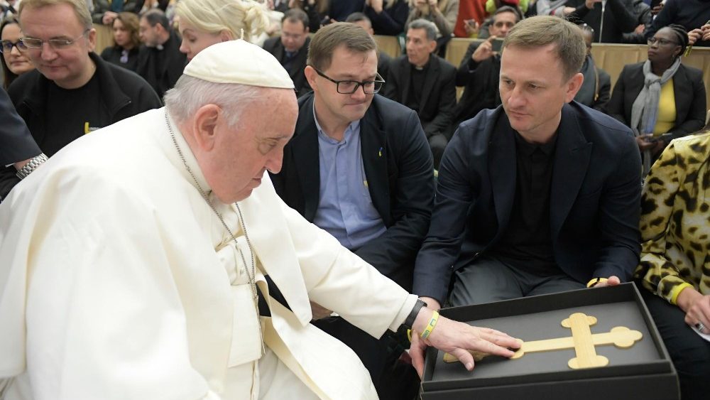 O encontro do Papa com a delegração da Ucrânia ao final da Audiência Geral