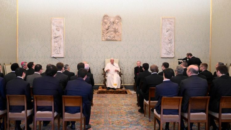 Il Papa incontra la comunità del Seminario di Barcellona.