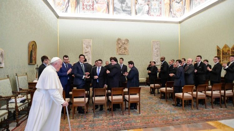 Un momento dell'incontro di Francesco con la Comunità del Seminario di Barcellona.