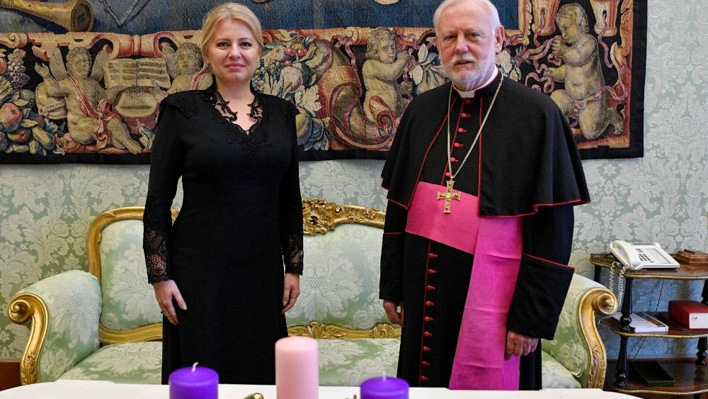 la presidente Čaputová con monsignor Ghallagher