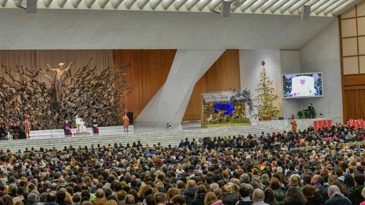 L'Aula Paolo VI gremita di fedeli
