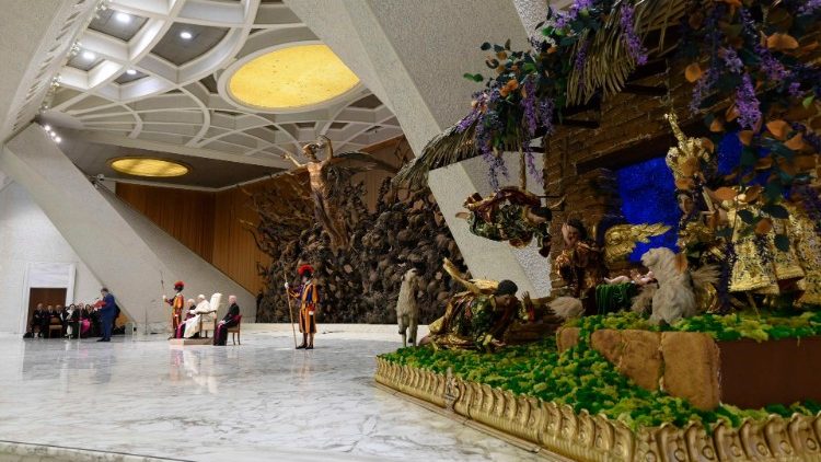 Il presepe allestito nell'Aula Paolo VI