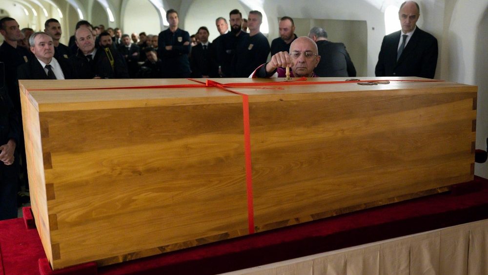 Пахаванне Бэнэдыкта XVI у ватыканскім гроце