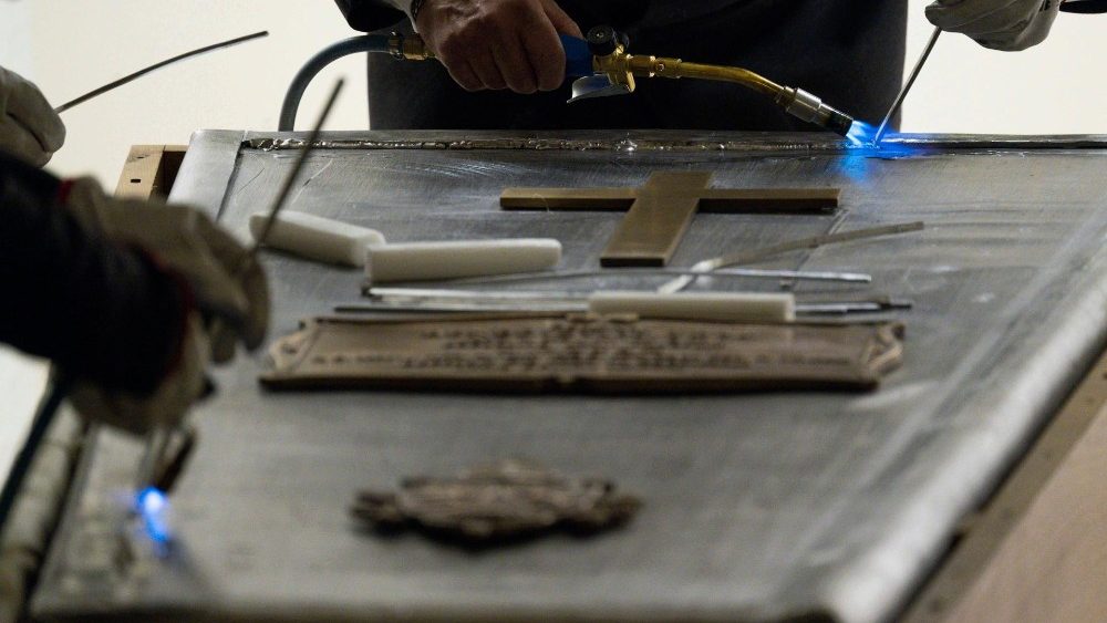 Пахаванне Бэнэдыкта XVI у ватыканскім гроце