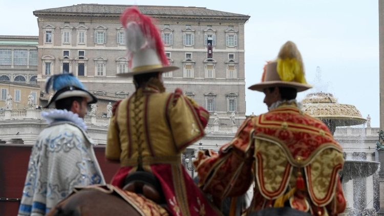 Il corteo Viva la Befana in piazza San Pietro