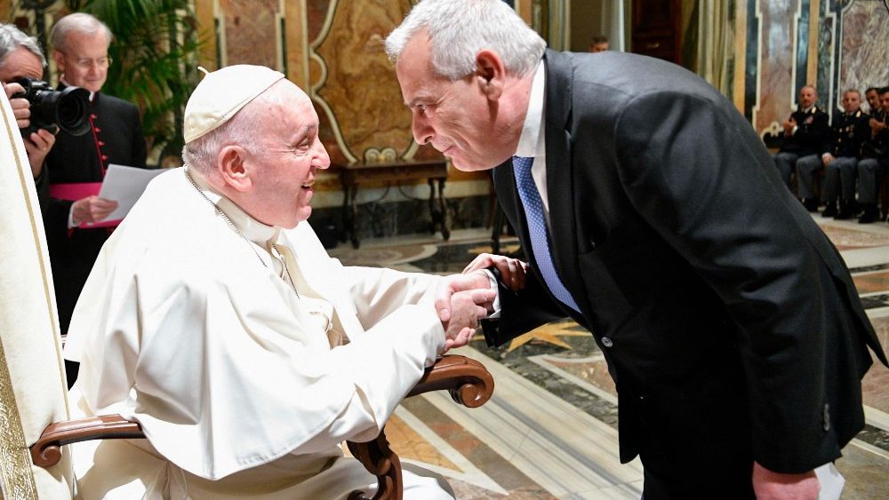 Na Sala Clementina, o encontro com dirigentes e funcionários da Inspetoria de Segurança Pública do Vaticano