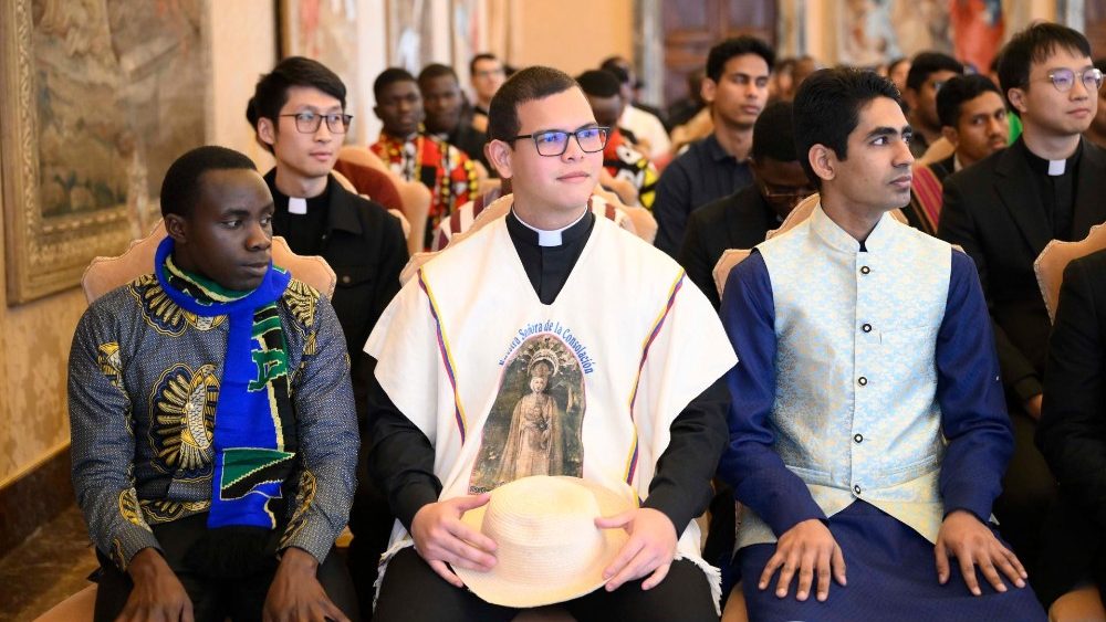 Падчас сустрэчы Францішка з супольнасцю Папскага урбаніянскага калегіума