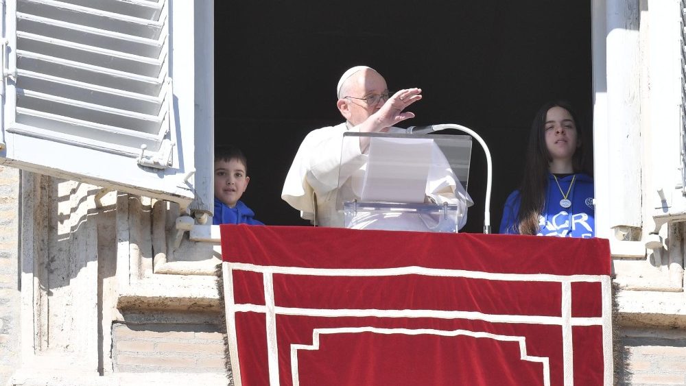 Il Papa all'Angelus