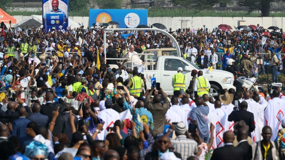 Messe célébrée près de l'aéroport de N'dolo, à Kinshasa, le 1er février 2023