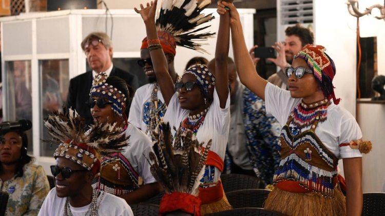 Maskini waonjeshwe utajiri wa Neno la Mungu na Sakramenti za Kanisa