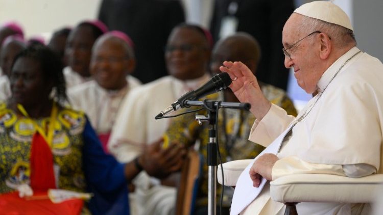 ĐTC gặp gỡ giới trẻ và giáo lý viên CHDC Congo 