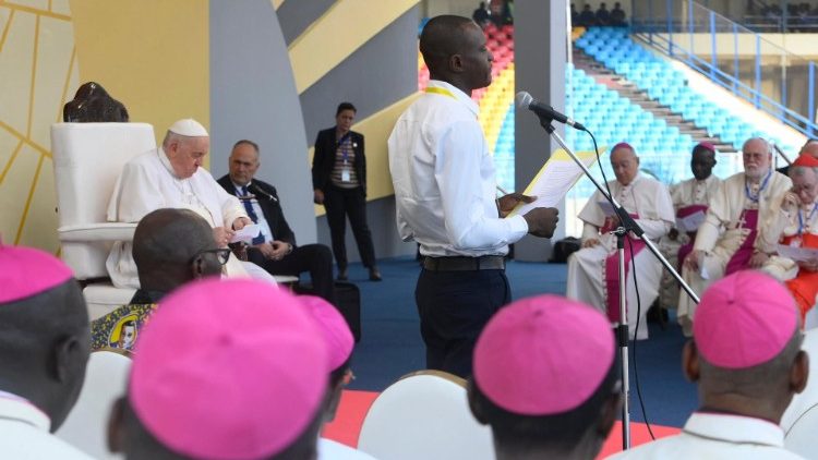 ĐTC gặp gỡ giới trẻ và giáo lý viên CHDC Congo 