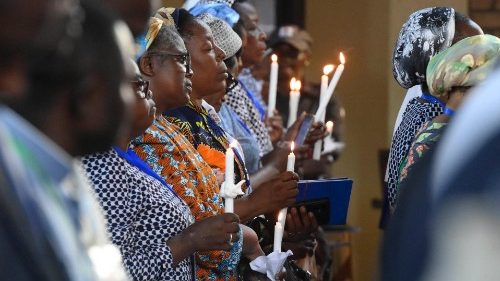 El Papa a sacerdotes y consagrados: Sean canales del consuelo del Señor