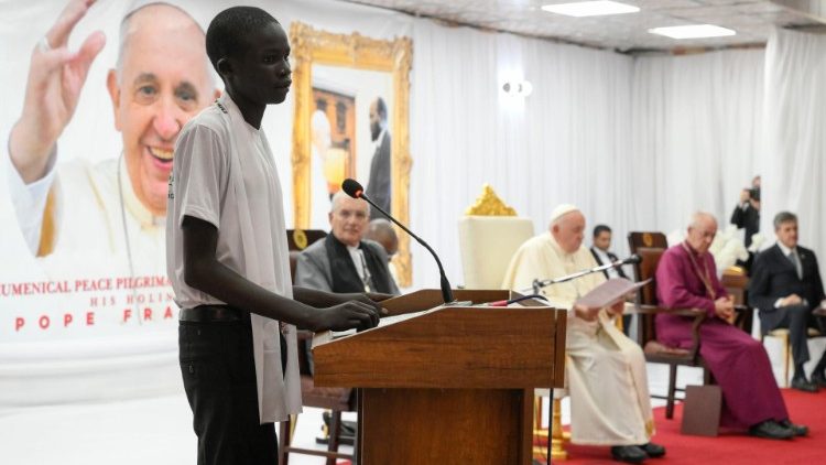 Uno dei giovani sfollati sudsudanesi che ha offerto la propria testimonianza al Papa