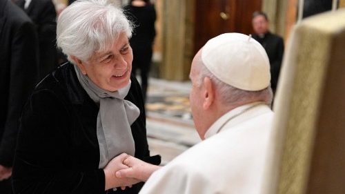 Papst: Ein Netz der Fürsorge knüpfen