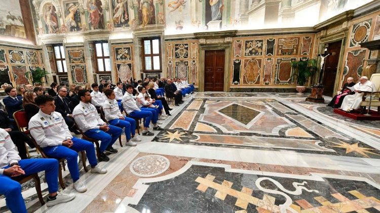 Gli atleti di pentathlon in udienza dal Papa