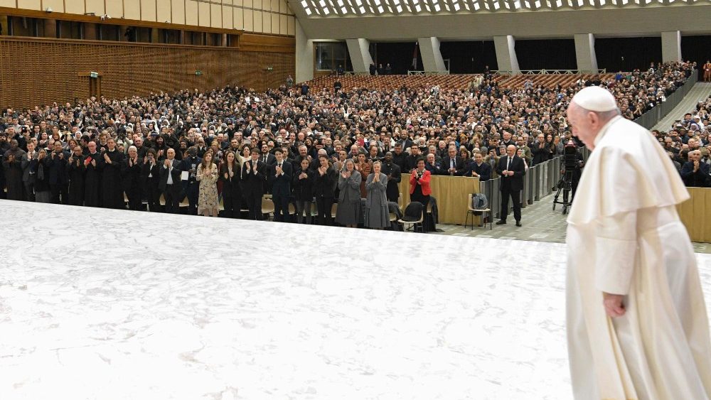 Rectores, profesores, estudiantes y personal de las universidades e instituciones pontificias romanas.