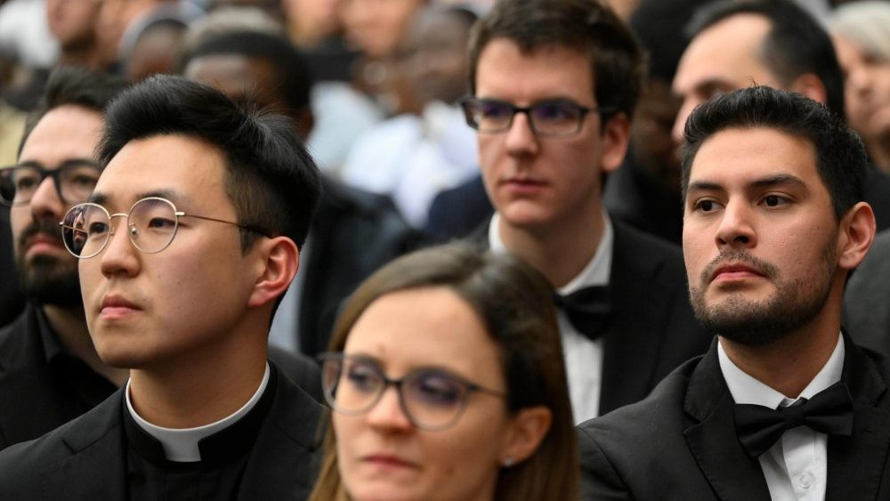 Papa Francisco com Reitores, Professores, Alunos e Funcionários das Universidades e Instituições Pontifícias Romanas na Sala Paulo VI