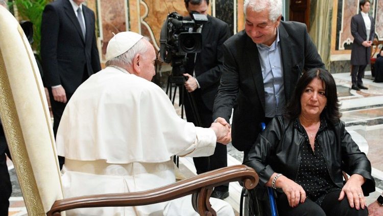 Francisco: “La persona pide ser acogida antes de ser indemnizada"