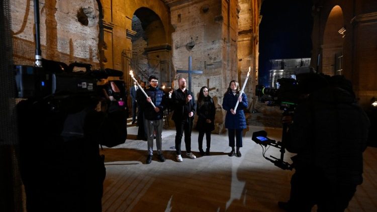 Njia ya Msalaba ni kushiriki pia mateso hadi kifo cha Msalaba.