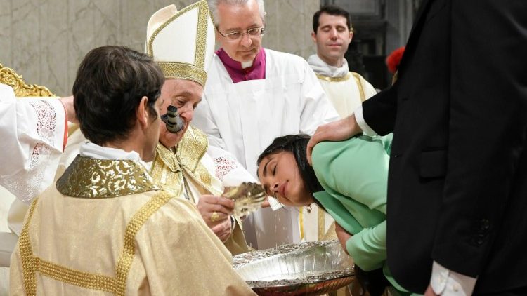 Il battesimo di una catecumena venezuelana