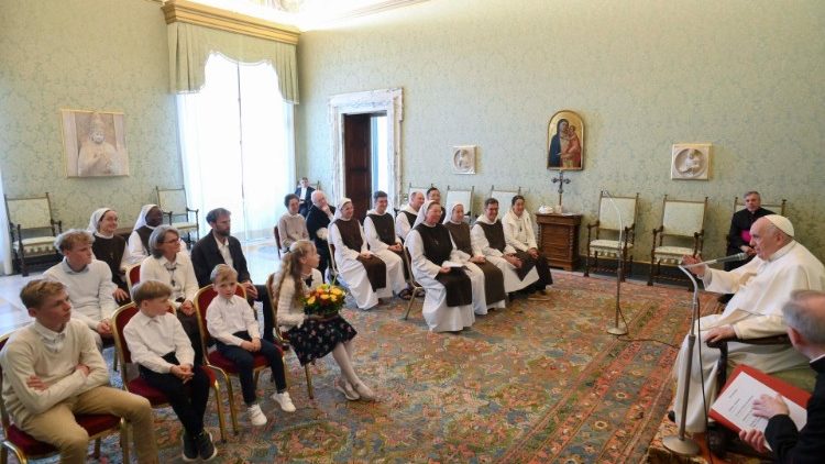 El Papa recibe en audiencia a una delegación de la Comunidad de las Bienaventuranzas