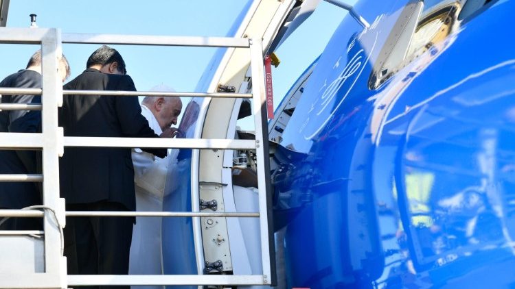 Apostolsko putovanje pape Franje u Mađarsku započelo je u petak, 28. travnja poletom zrakoplova iz rimske zračne luke „Fiumicino“ 