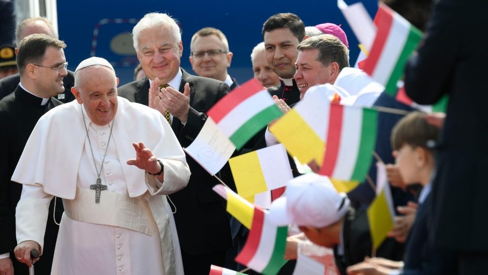 Chegada de Francisco ao aeroporto de Budapeste