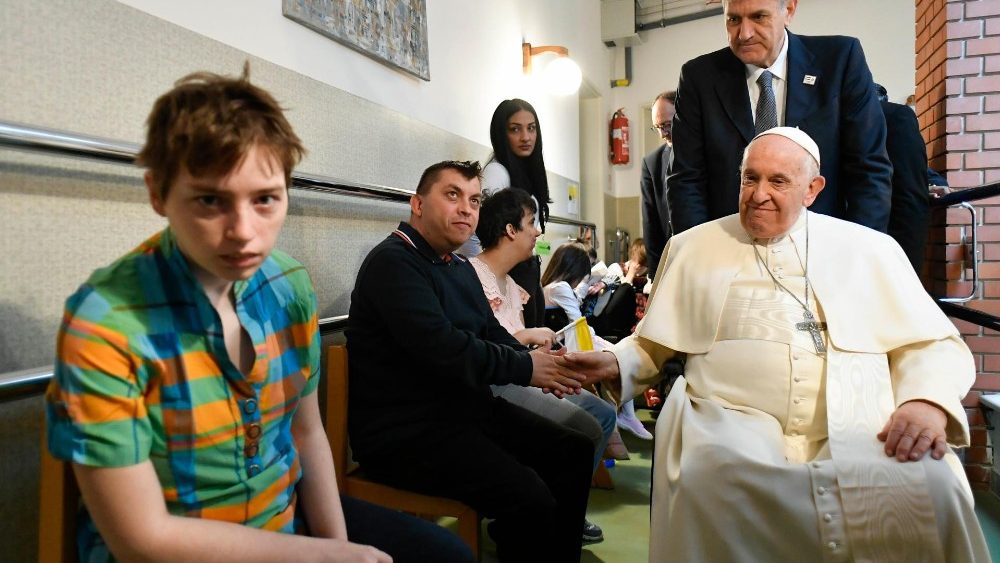 Em Budapeste, Papa Francisco no Centro para crianças especiais e com deficiência visual