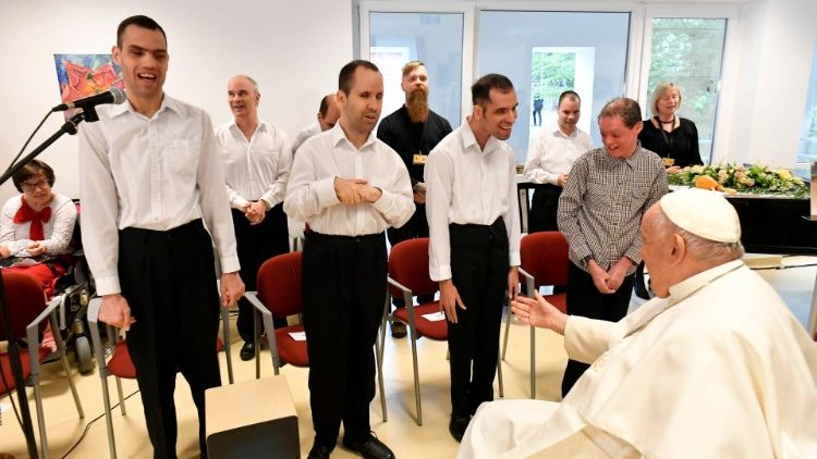 Le Pape François à l'Institut bienheureux Laszlo Batthyany-Strattmann de Budapest