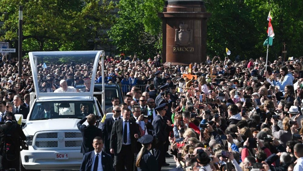 ஹங்கேரி மக்கள் மத்தியில் திருத்தந்தை பிரான்சிஸ்