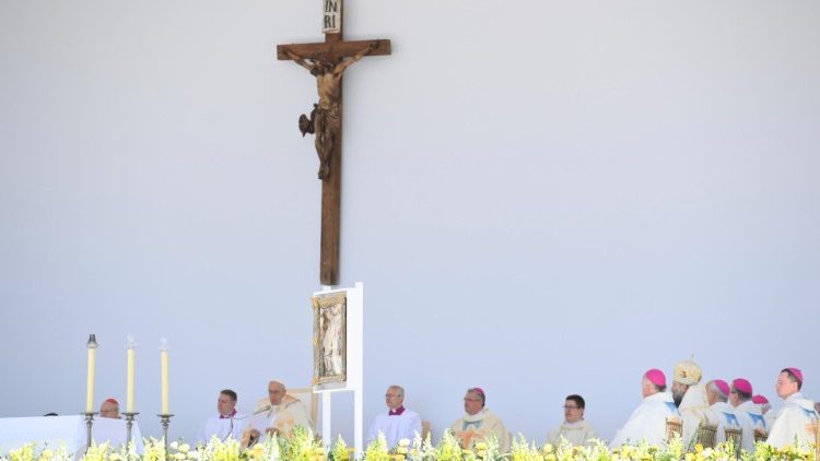 Yesu Ndiye lile jiwe walilolikataa waashi sasa ni jiwe kuu la pembeni