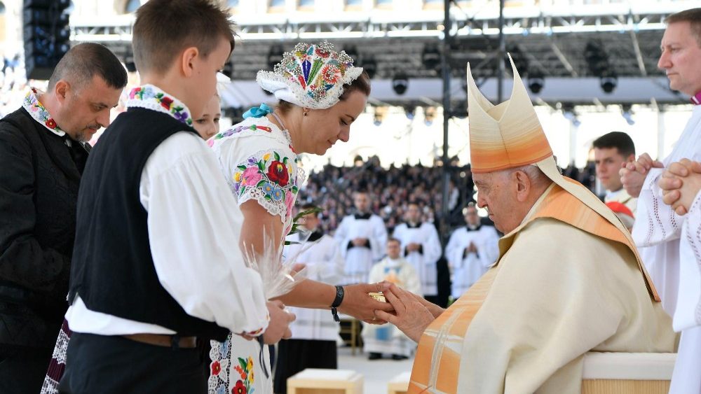 காணிக்கைப் பவனி