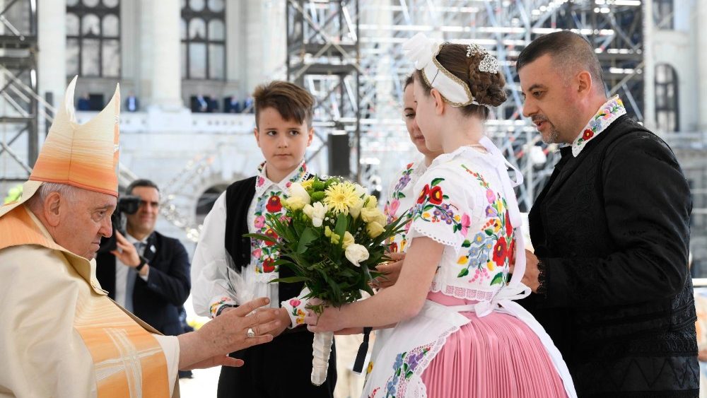 காணிக்கைப் பவனி