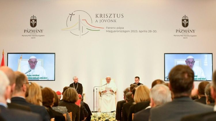 L'incontro del Papa con il mondo universitario e della cultura a Budapest