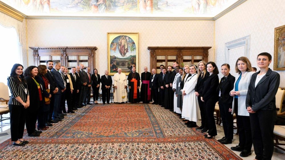 A delegação em audiência com o Pontífice no Vaticano