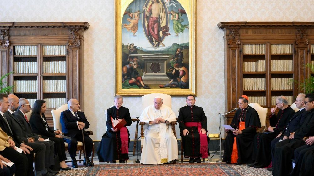 A delegação em audiência com o Pontífice no Vaticano