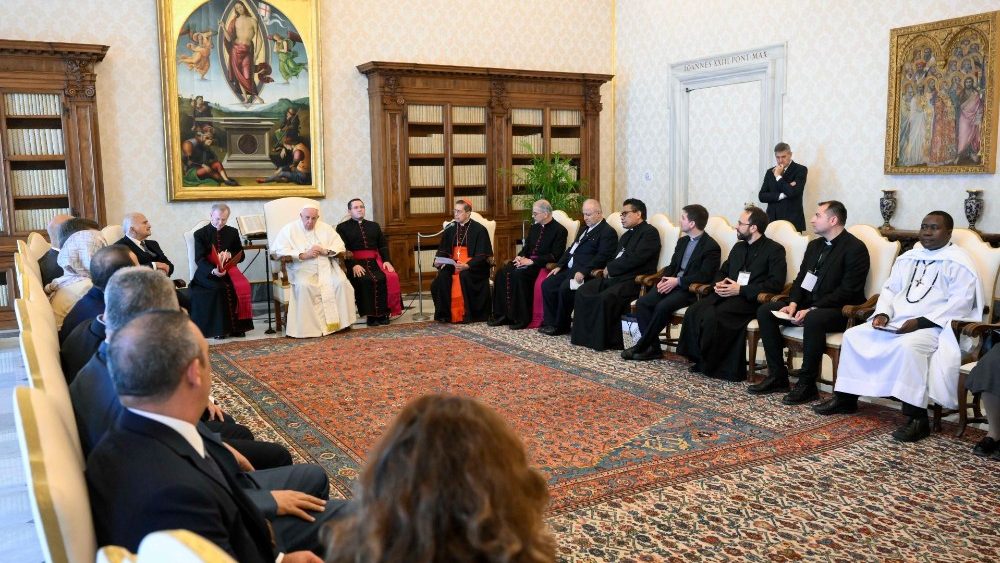 A delegação em audiência com o Pontífice no Vaticano