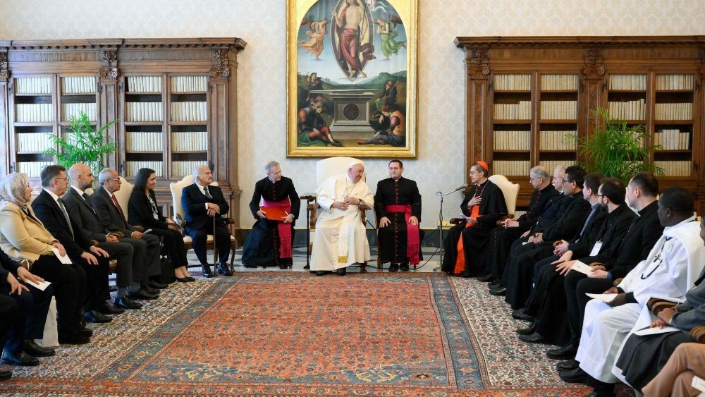 A delegação em audiência com o Pontífice no Vaticano