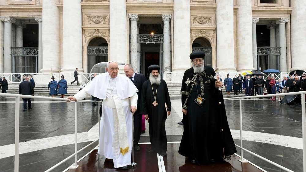 Dois líderes chegam juntos para o início da audiência