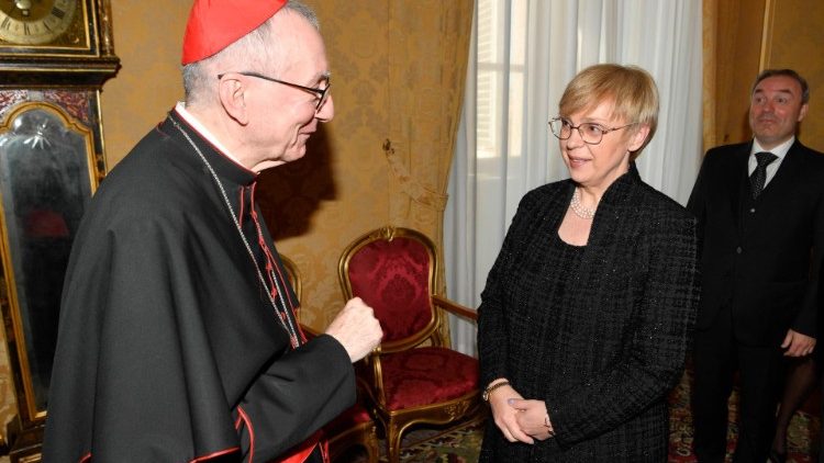 स्लोवेनिया गणराज्य की राष्ट्रपति नताशा पिर्क मुसर और वाटिकन के राज्य सचिव, कार्डिनल पिएत्रो पारोलिन