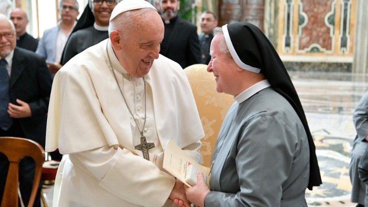 Le Pape François lors d'une audience à des religieuses, le 25 mai 2023. 