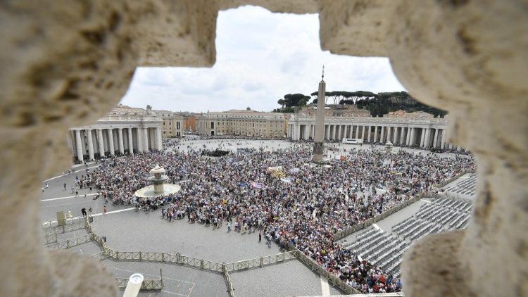 Praça São Pedro durante Angelus