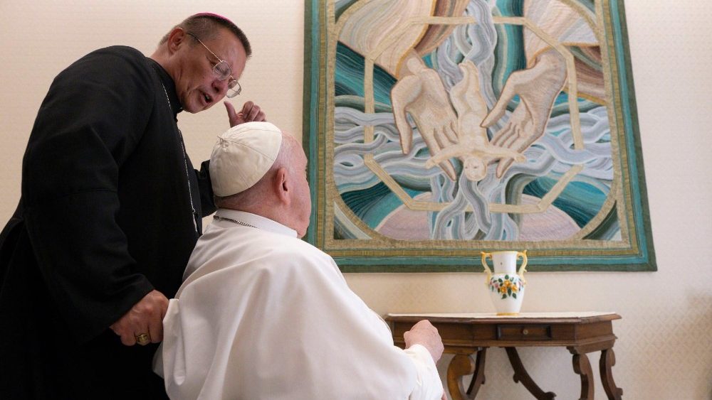 Il Papa con un gruppo di giovani polacchi del movimento "Oasi della Chiesa vivente"