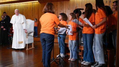 El Papa en Lisboa: "Nuestra misión es estar ahí para todos”