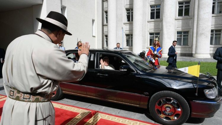 Asistentes al encuentro del Santo Padre con las autoridades, la sociedad civil y el cuerpo diplomático. (Vatican Media)