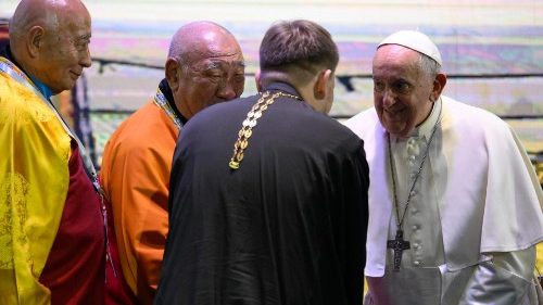 Francisco en Mongolia promueve la armonía y la libertad religiosa 