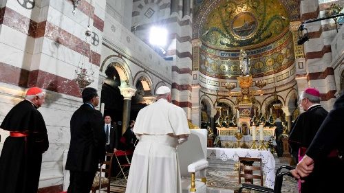 Il Papa al clero di Marsiglia: siate un porto sicuro per i feriti della vita 
